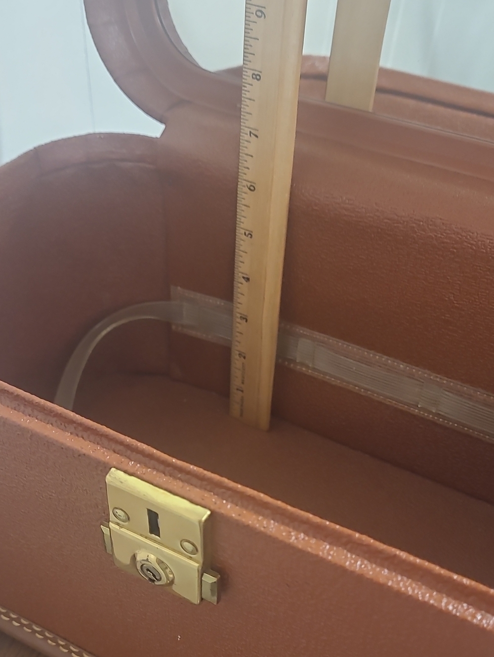 Starline Vintage Lady Baltimore Luggage Train/ Make-up Case w/Gold Tone Hardware - Picture 16 of 16